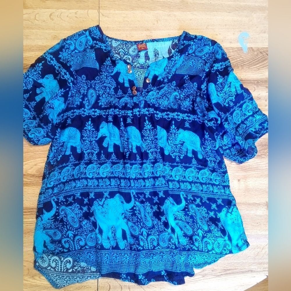 GUC P.PUI XL elephant short sleeve blue 1/4 button blouse